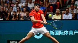 Carlos Alcaraz v zápase skupinovej fázy finálového turnaja Davis Cupu.