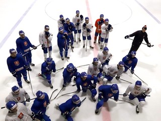 Slovenskí hokejisti do 20 rokov počas tréningu pred MS v hokeji U20 2024.