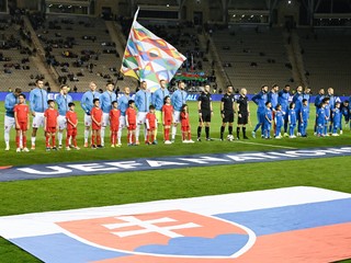 Nástup futbalistov pred zápasom Azerbajdžan - Slovensko v skupine 1 C-divízie Ligy národov.