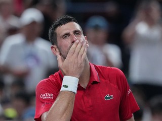 Novak Djokovič oslavuje víťazstvo nad Jaumem Munarom v osemfinále turnaja ATP v Šanghaji.