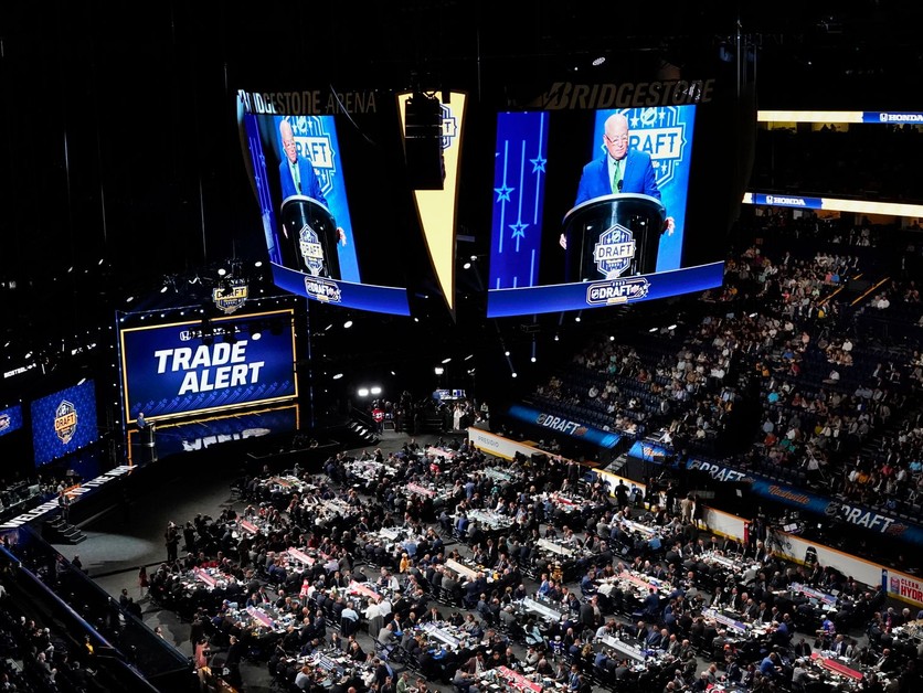 Momentka z draftu do NHL 2023.