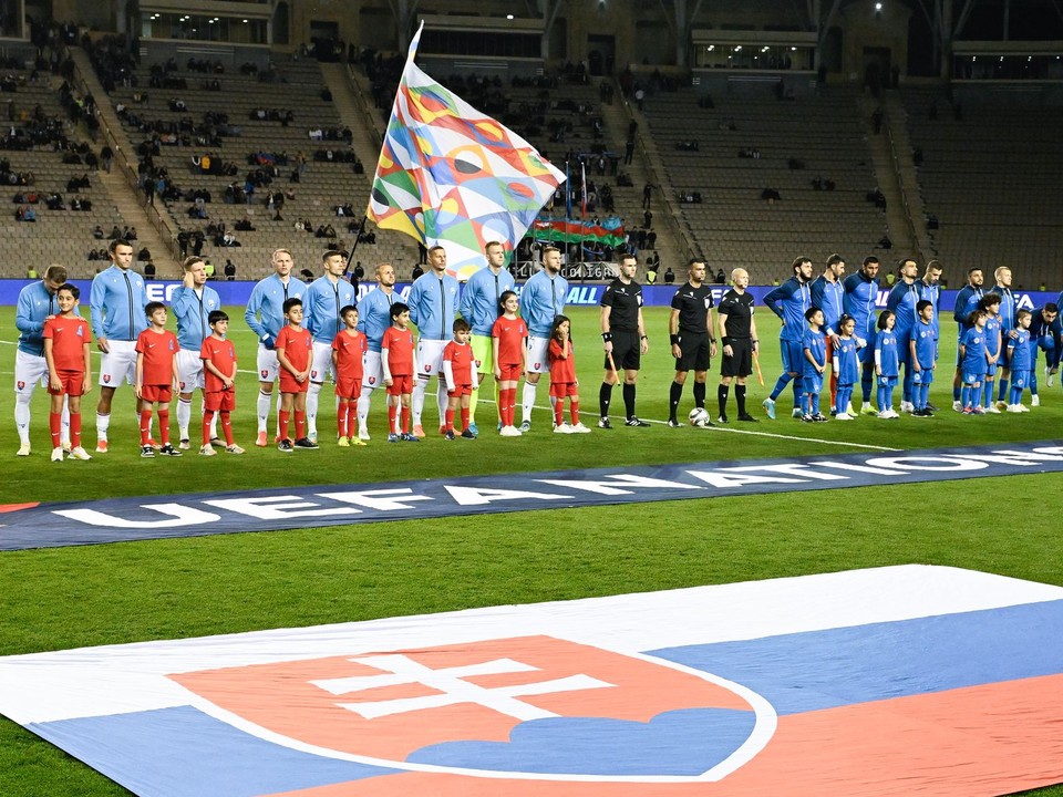 Nástup futbalistov pred zápasom Azerbajdžan - Slovensko v skupine 1 C-divízie Ligy národov.