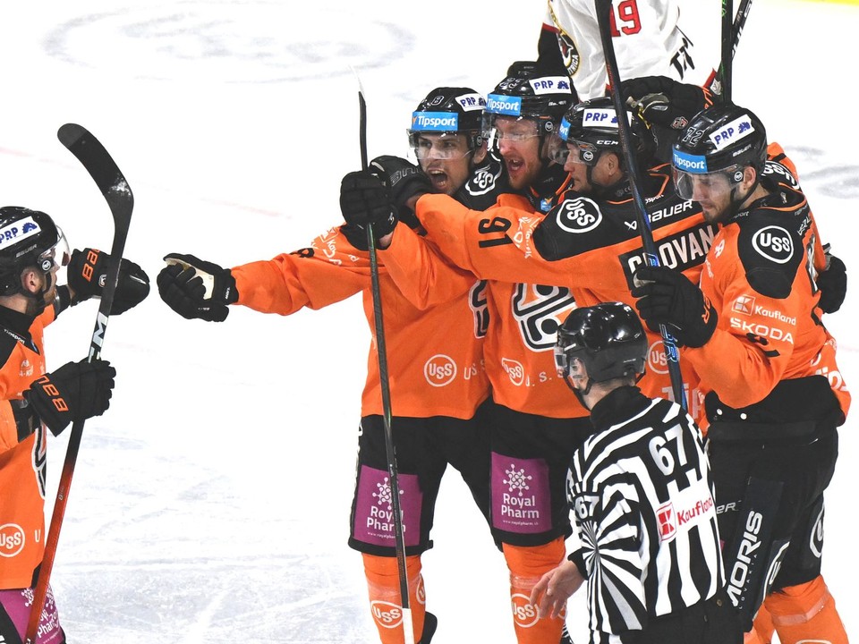 Na snímke gólová radosť hráčov Košíc.