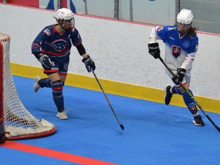 Nela Lopušanová na MS v hokejbale 2022.