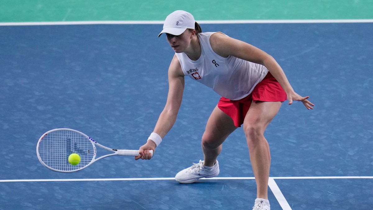 Swiateková led the team singles battle, but Poland failed in the decisive doubles