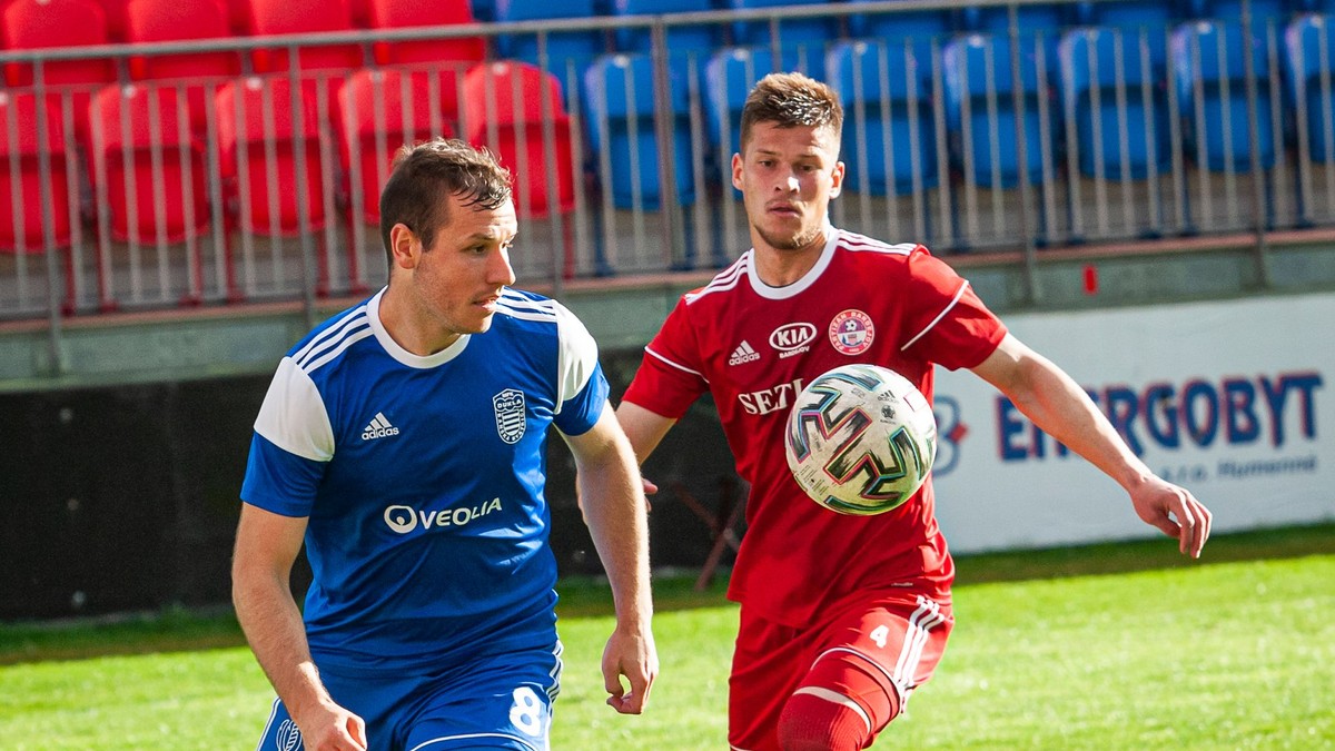 Miroslav Petko (vpravo) v drese Partizána Bardejov.