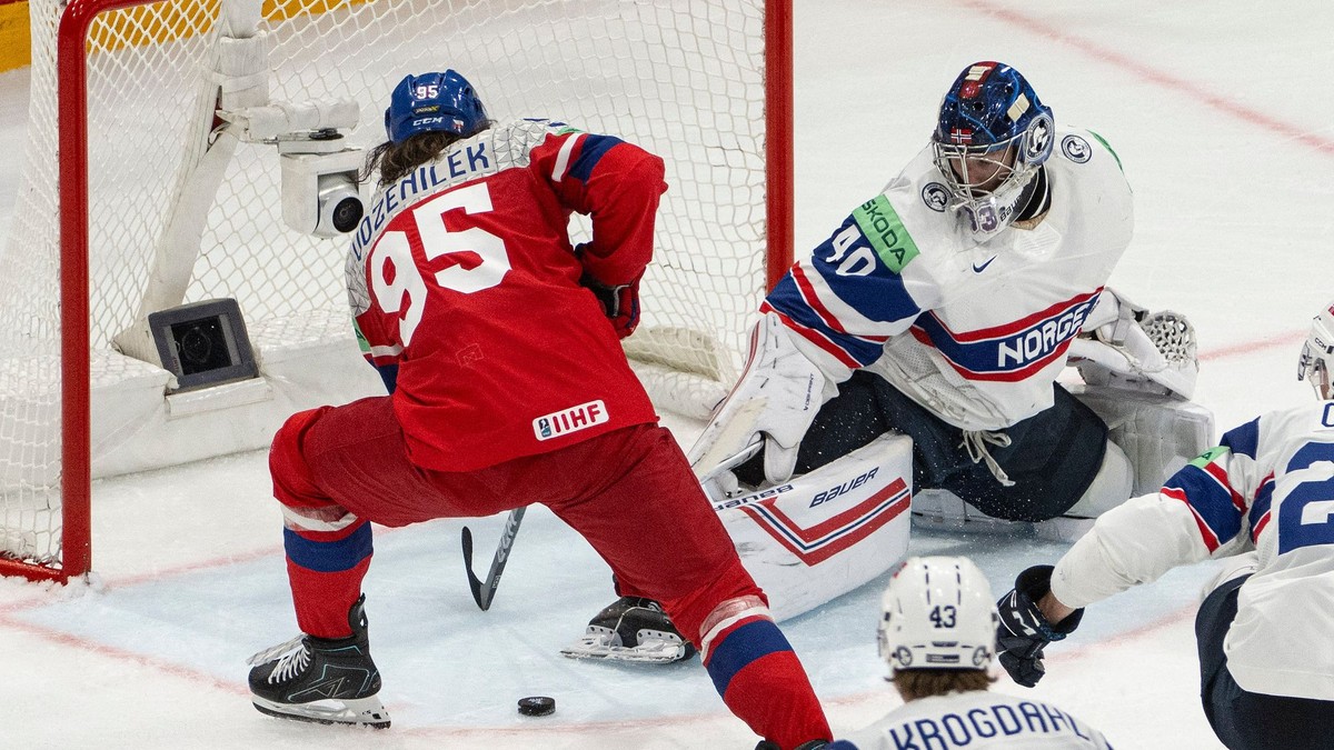Brankár Nórska Henrik Haukeland v zápase proti Česku na MS v hokeji 2026.