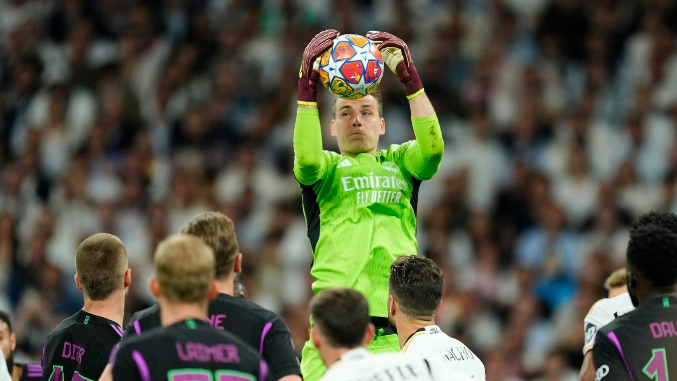 Brankár Andrij Lunin počas odvety semifinále Ligy majstrov Real Madrid - Bayern Mníchov.