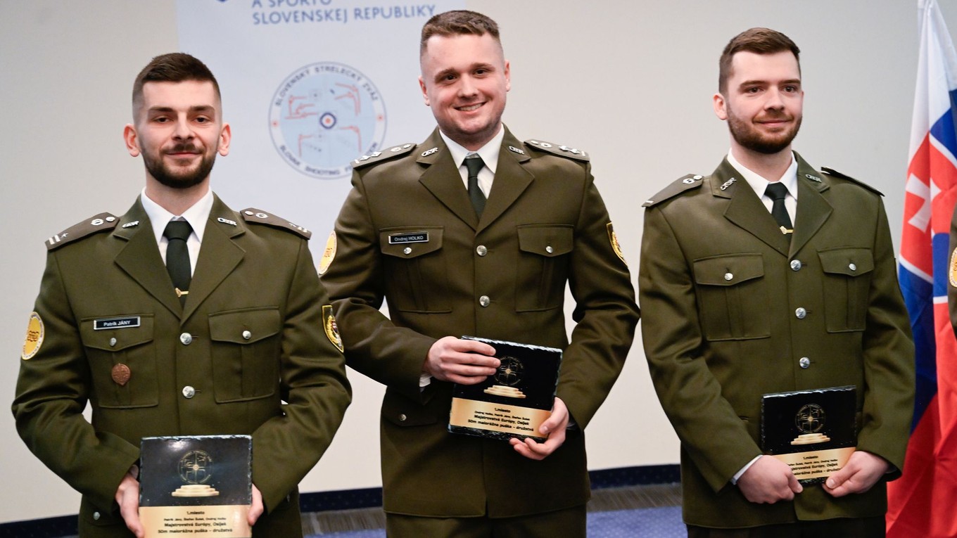 Na snímke ocenení strelci zľava Patrik Jány, Ondrej Holko a Štefan Šulek.