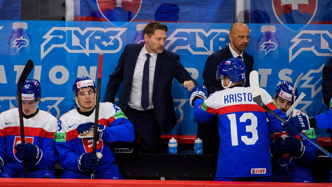Tréner Vladimír Országh počas zápasu Slovensko - Kanada na MS v hokeji 2025. 