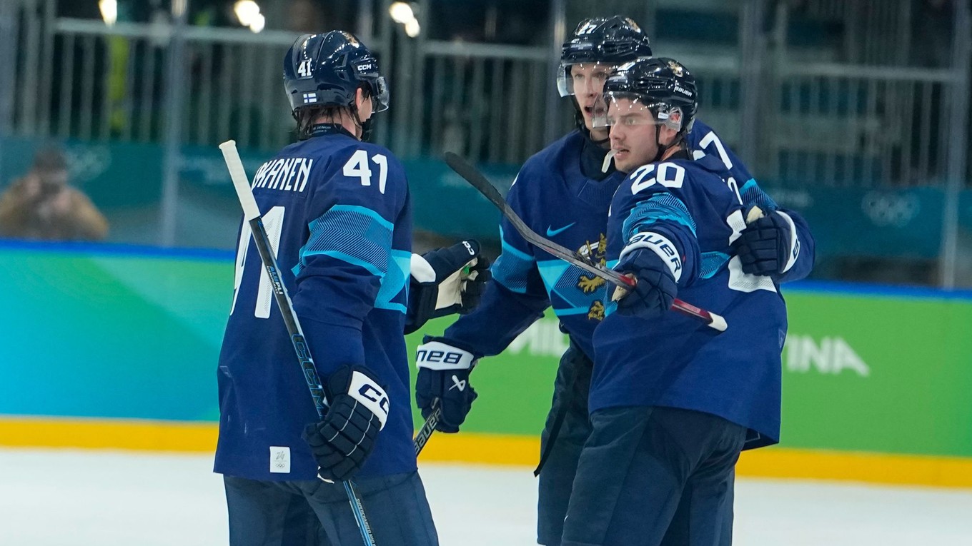 Fínsko oslavuje gól. 