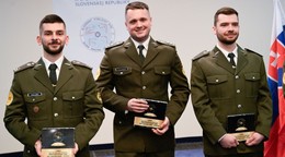 Na snímke ocenení strelci zľava Patrik Jány, Ondrej Holko a Štefan Šulek.