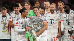 Hráči Bayernu s majstrovskou trofejou