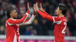 Hráči Bayernu oslavujú gól