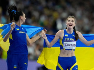 Ukrajinské skokanky do výšky Jaroslava Mahučichová a Iryna Heraščenková.