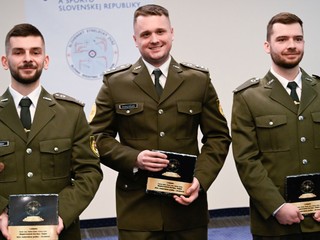 Na snímke ocenení strelci zľava Patrik Jány, Ondrej Holko a Štefan Šulek.