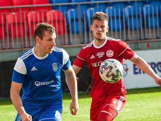 Miroslav Petko (vpravo) v drese Partizána Bardejov.