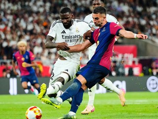 Antonio Rüdiger v zápase proti FC Barcelona.