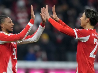 Hráči Bayernu oslavujú gól
