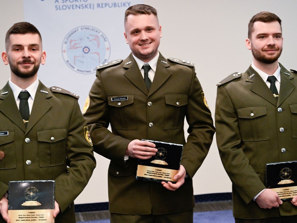Na snímke ocenení strelci zľava Patrik Jány, Ondrej Holko a Štefan Šulek.