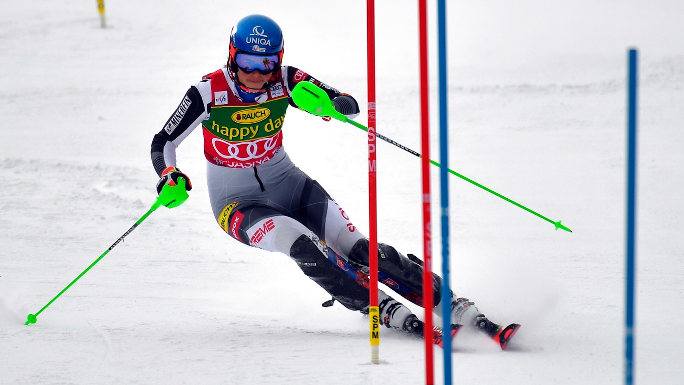 Petra Vlhová počas slalomu v Jasnej 2021.