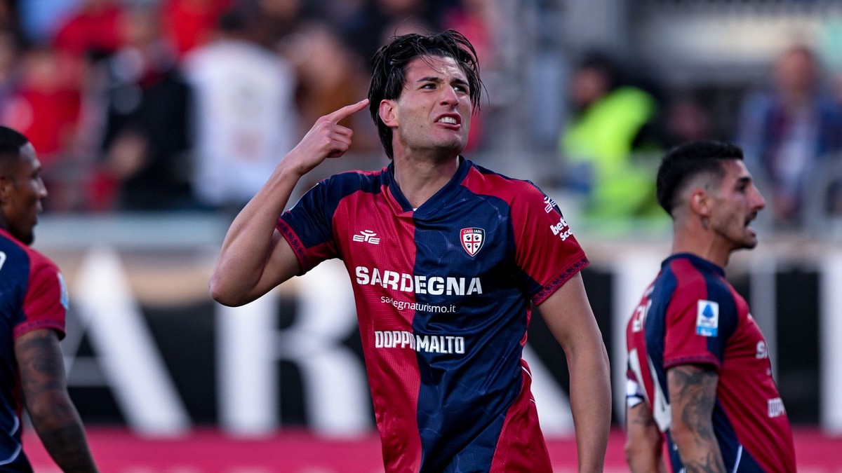 Na snímke hráč Cagliari Gennaro Borrelli sa raduje po strelení gólu.