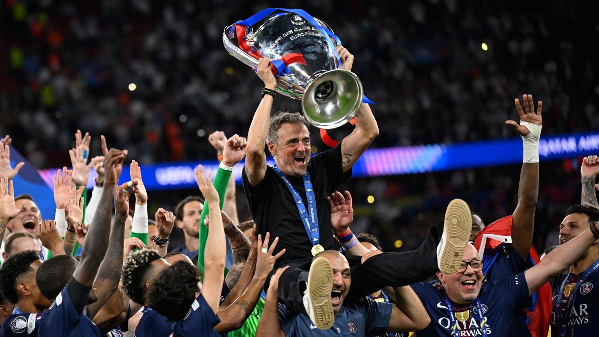 Luis Enrique oslavuje s trofejou Ligy majstrov