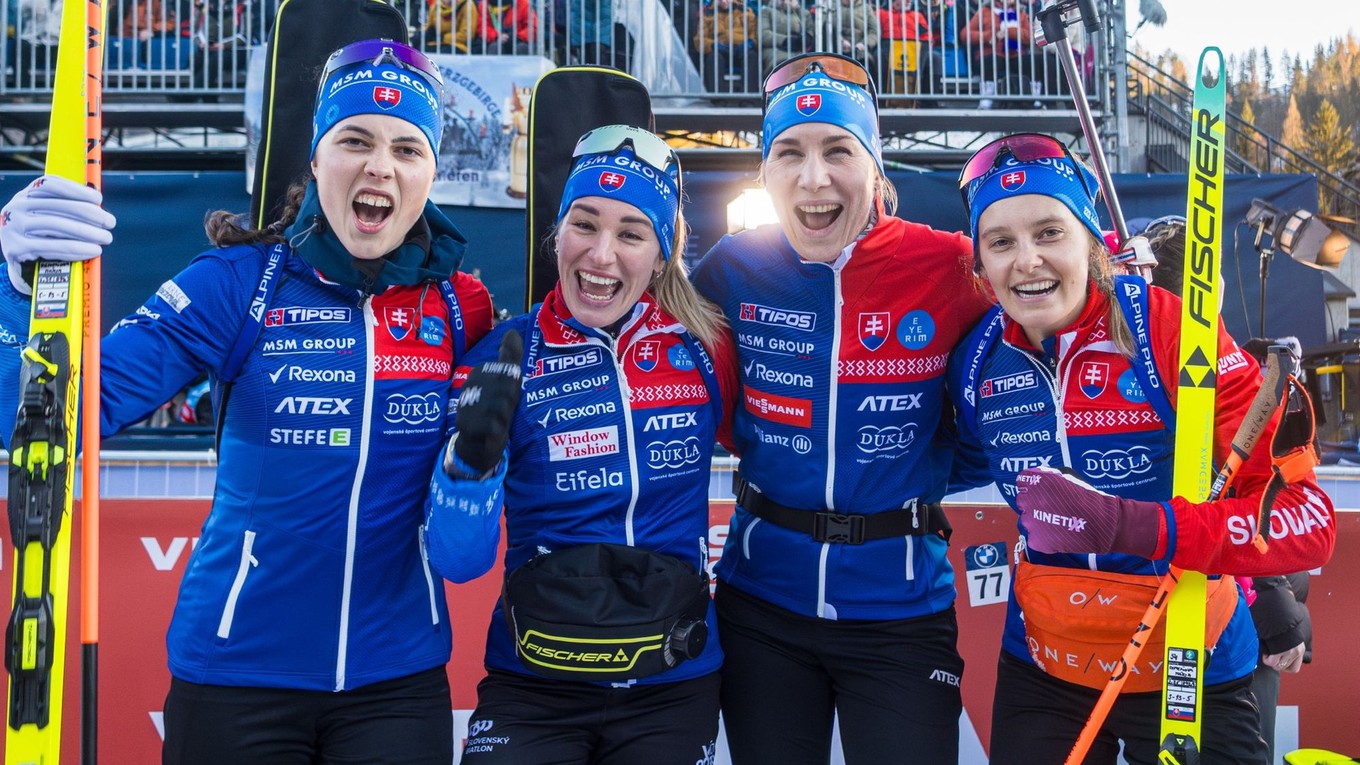 Slovenské biatlonistky sa tešia z 5. miesta v štafete v rakúskom Hochfilzene 2025.