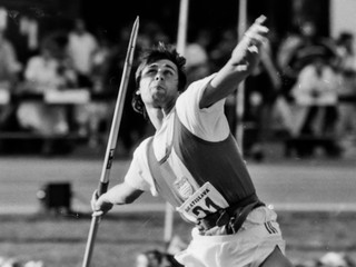 Oštepár Jan Železný má v zbierke o. i. tri zlaté olympijské medaily. a je stále držiteľom svetového rekordu, ktorý dosiahol výkonom 98,48 metra 25. mája 1996 v nemeckej Jene. 