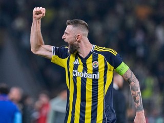 Slovenský obranca Milan Škriniar ako kapitán Fenerbahce Istanbul.