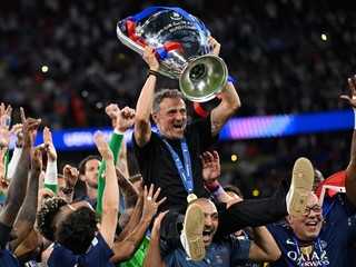Luis Enrique oslavuje s trofejou Ligy majstrov