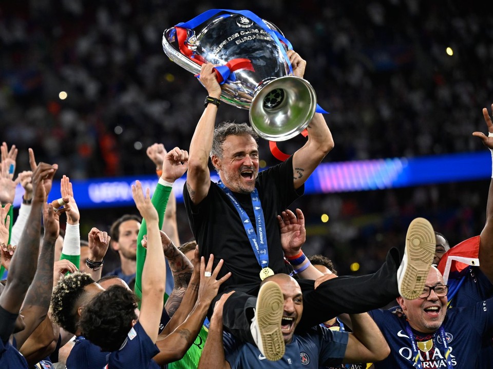 Luis Enrique oslavuje s trofejou Ligy majstrov