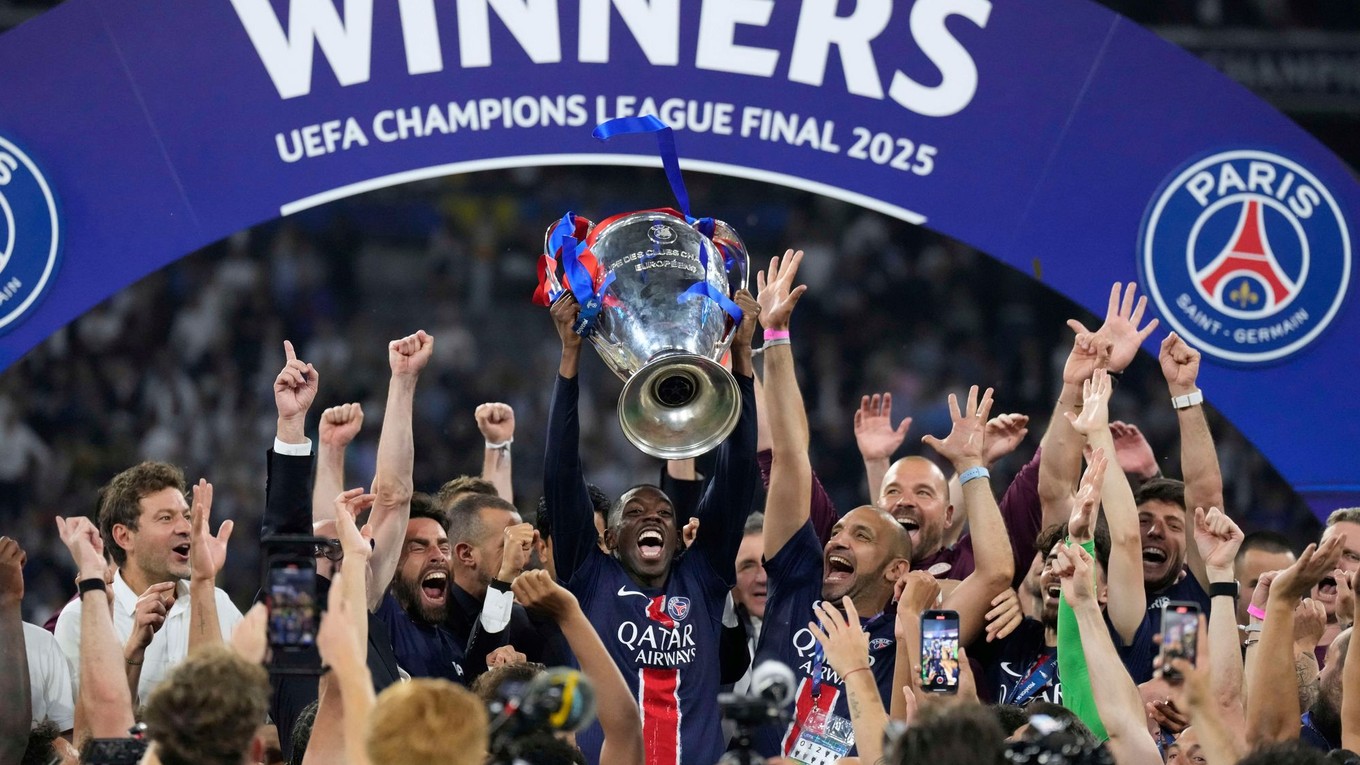 Futbalisti PSG oslavujú víťazstvo v Lige majstrov.