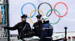 Policajti v olympijskej dedine ZOH 2026