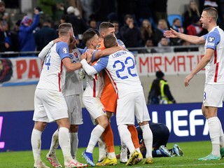 Slovenskí hráči oslavujú víťazstvo v zápase Luxembursko - Slovensko v kvalifikácii EURO 2024