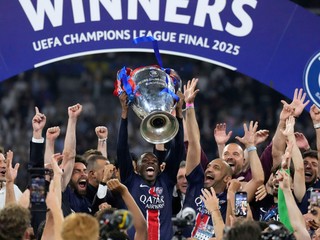 Futbalisti PSG oslavujú víťazstvo v Lige majstrov.
