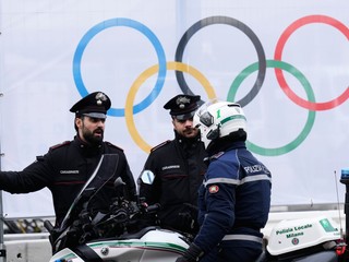 Policajti v olympijskej dedine ZOH 2026