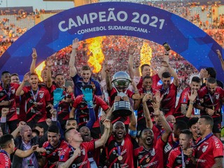 Futbalisti Athletico Paranaense sa tešia z triumfu v Copa Sudamericana.