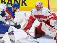 Tomáš Tatar strieľa gól v zápase Slovensko - Dánsko na MS v hokeji 2022.