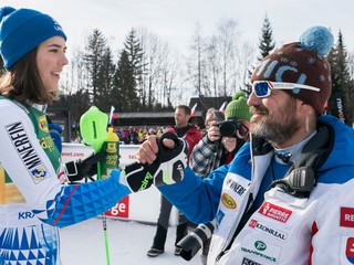 Petra Vlhová a asistent trénera Matej Gemza.