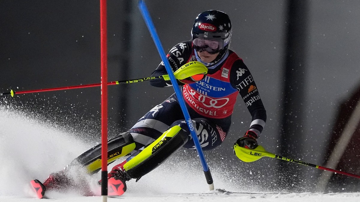 Mikaela Shiffrinová počas slalomu v Courcheveli.