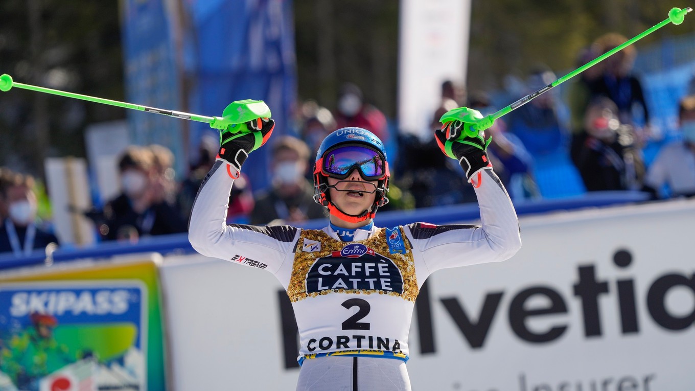 Petra Vlhová po slalome na MS v zjazdovom lyžovaní 2021.