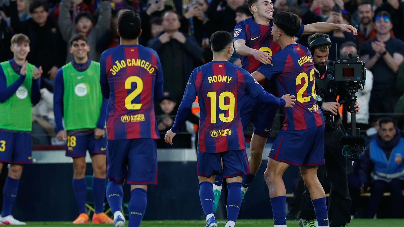 Barcelona oslavuje gól.