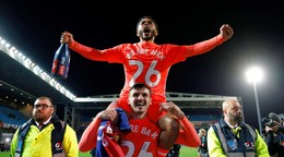 Hráči Coventry sa tešia z postupu späť do Premier League.