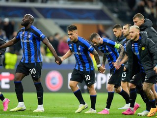 Hráči Interu Miláno oslavujú postup.
