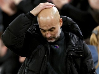 Pep Guardiola v zápase s Liverpoolom