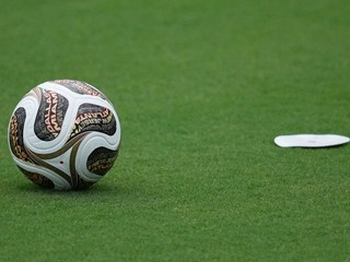 Na archívnej snímke z 13. júla 2026 lopta Tionda určená na semifinálové zápasy a finálový duel.