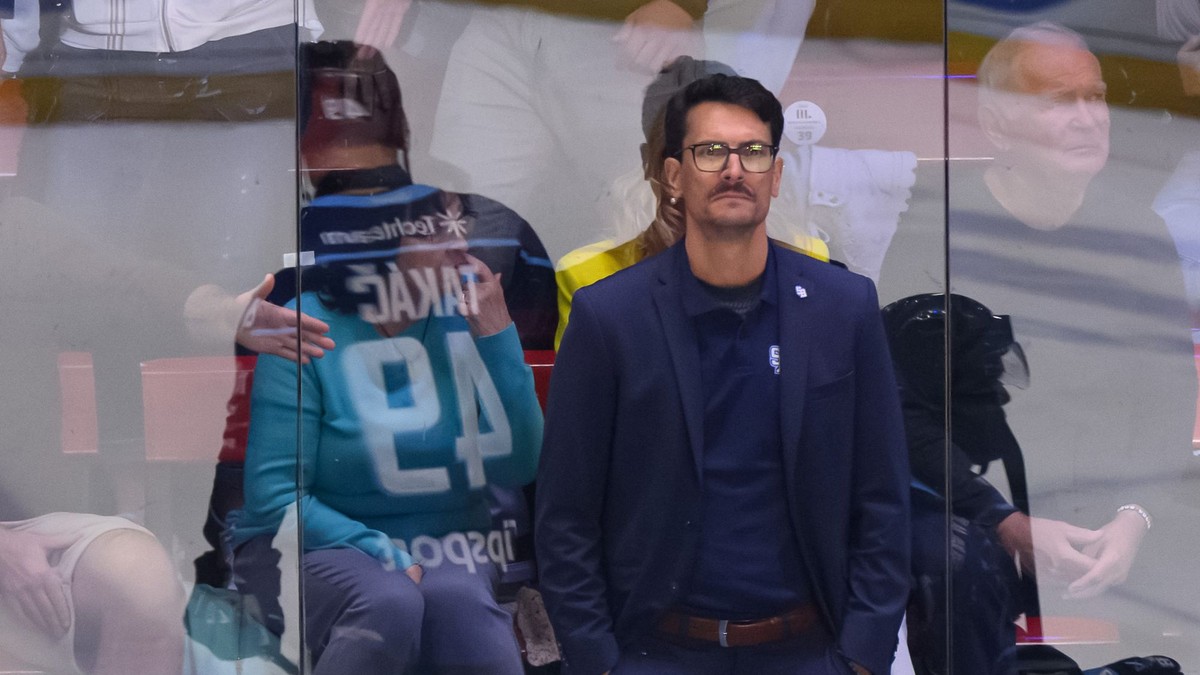 Hlavný tréner HC Slovan Bratislava Bradley Tapper.