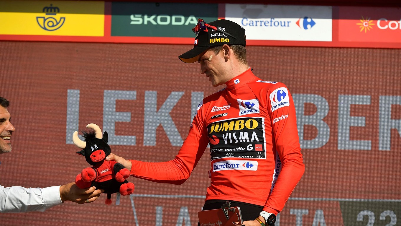 Sepp Kuss v červenom drese na Vuelta 2023.