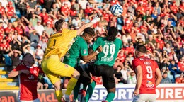 Momentka zo zápasu Larne FC - FK Auda v 1. predkole Konferenčnej ligy.